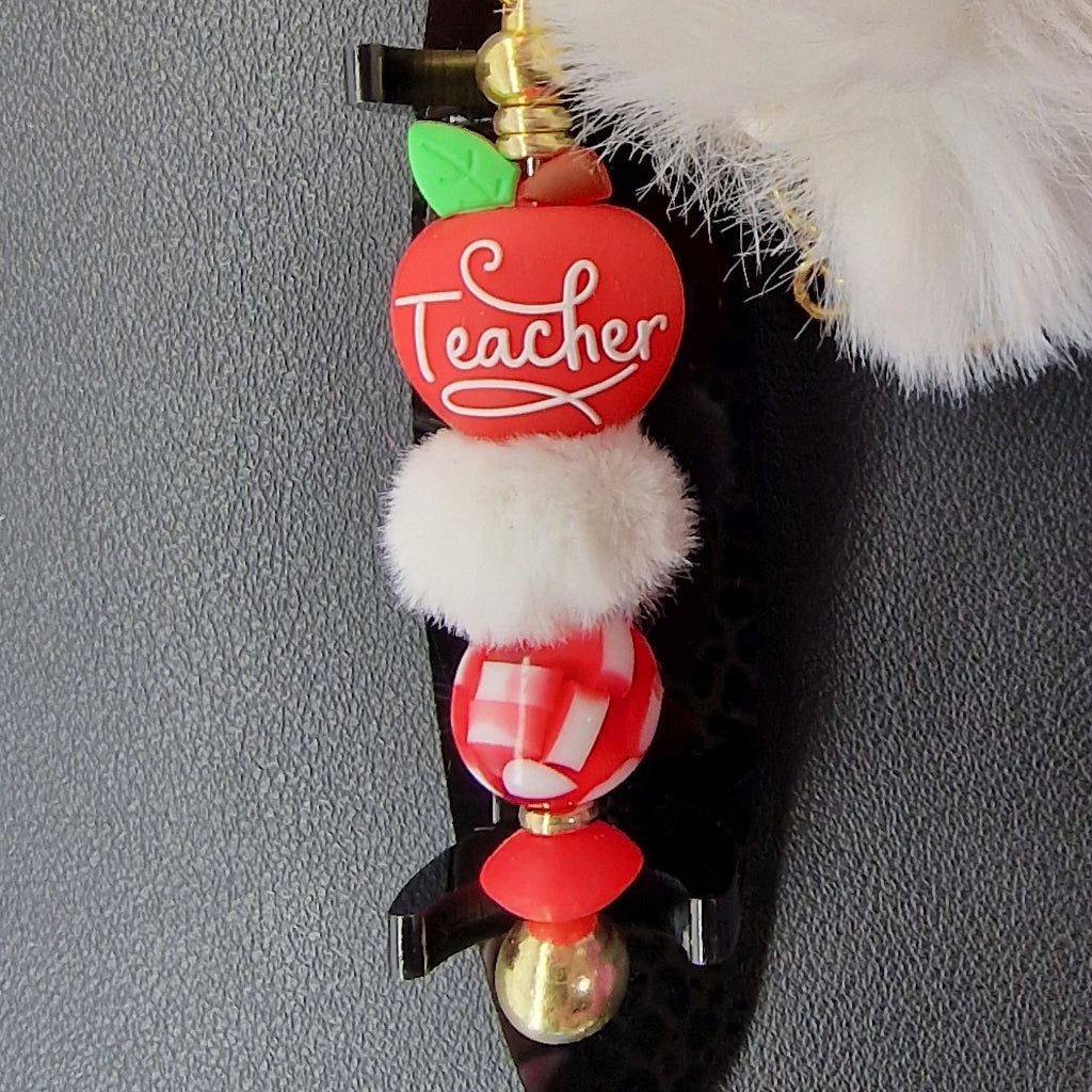 Goudkleurige sleutelhanger met rode appel voor de leerkracht