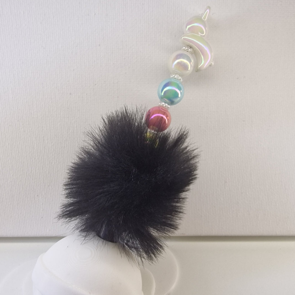 Handversierde zwarte fluff pen met parelmoer konijntje en pastelkleurige kralen