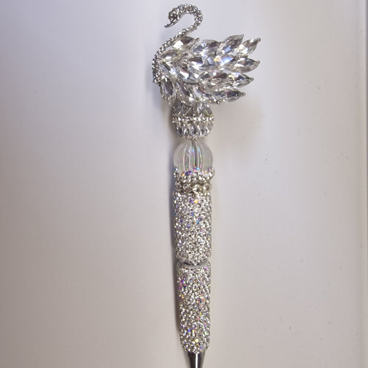 Handversierde pen met zilverkleurig strass en zwaan-topstuk bezet met kristallen

