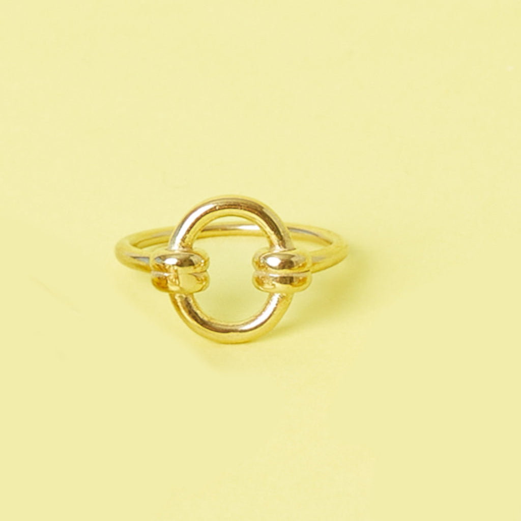 Minimalistische ring met cirkel