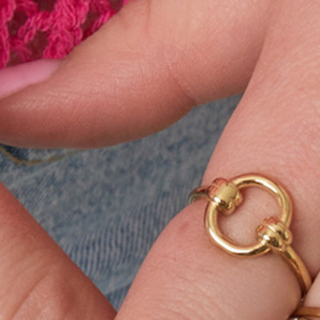 Minimalistische ring met cirkel