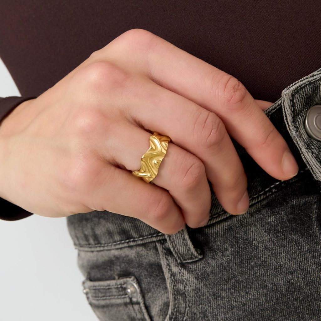 Minimalistische ring met onregelmatige vorm