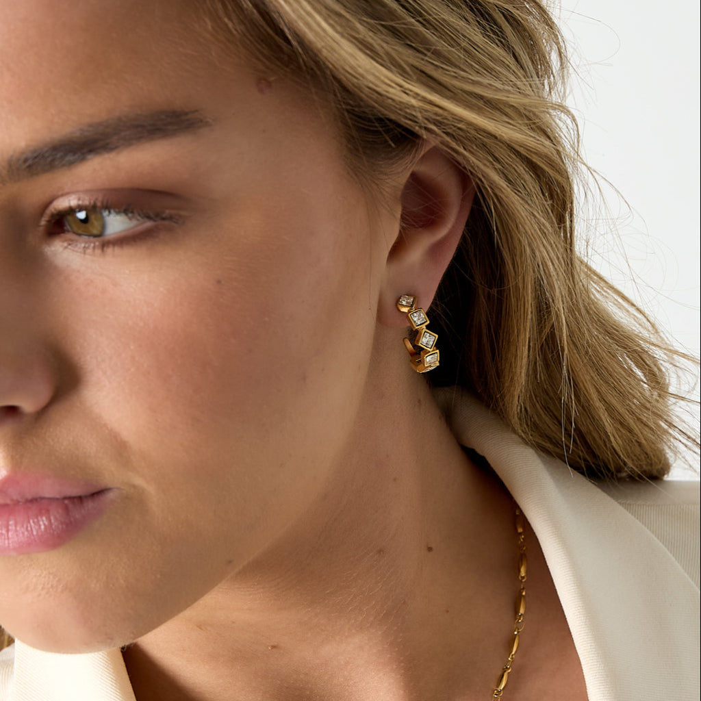 Oorbellen met speelse strass accenten