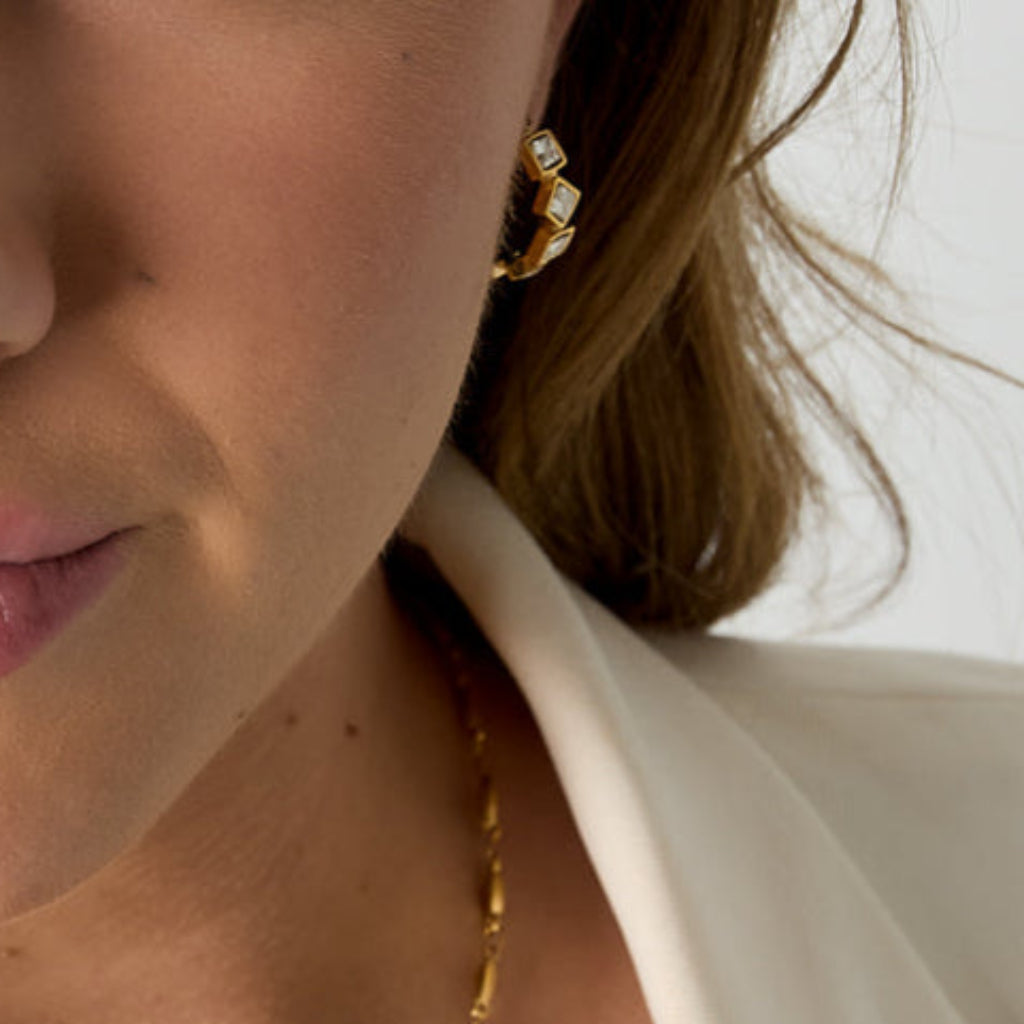 Oorbellen met speelse strass accenten
