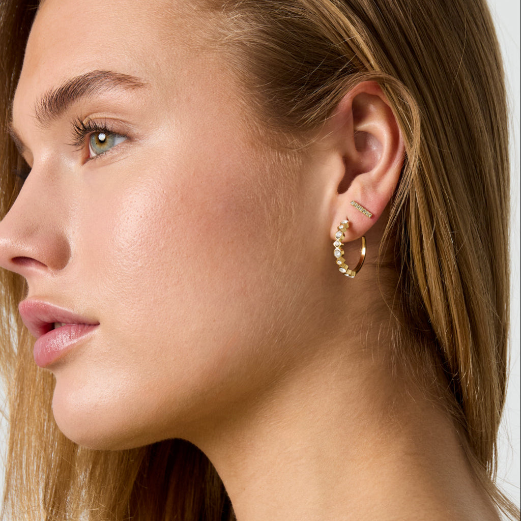 Speelse oorbellen met strass details
