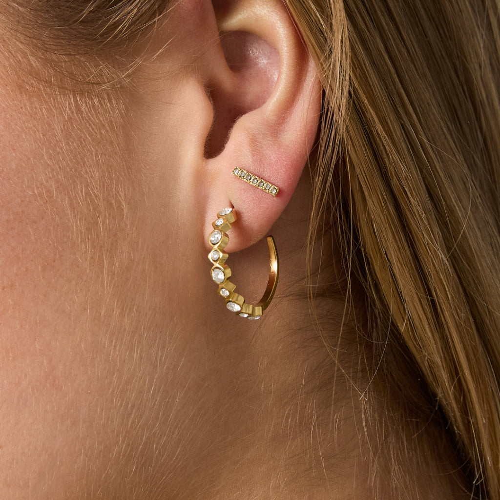 Speelse oorbellen met strass details