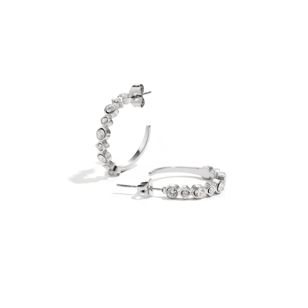 Speelse oorbellen met strass details