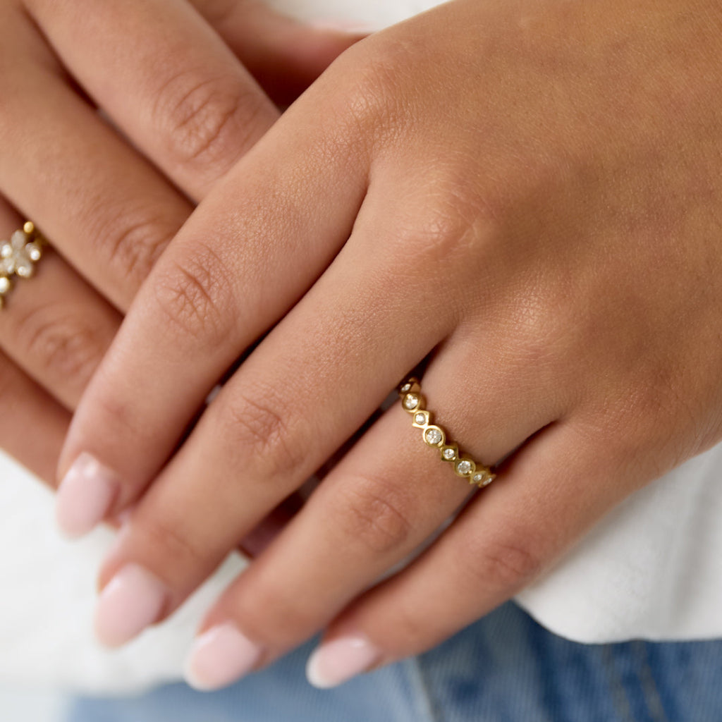 Verstelbare ring met vormen en strass