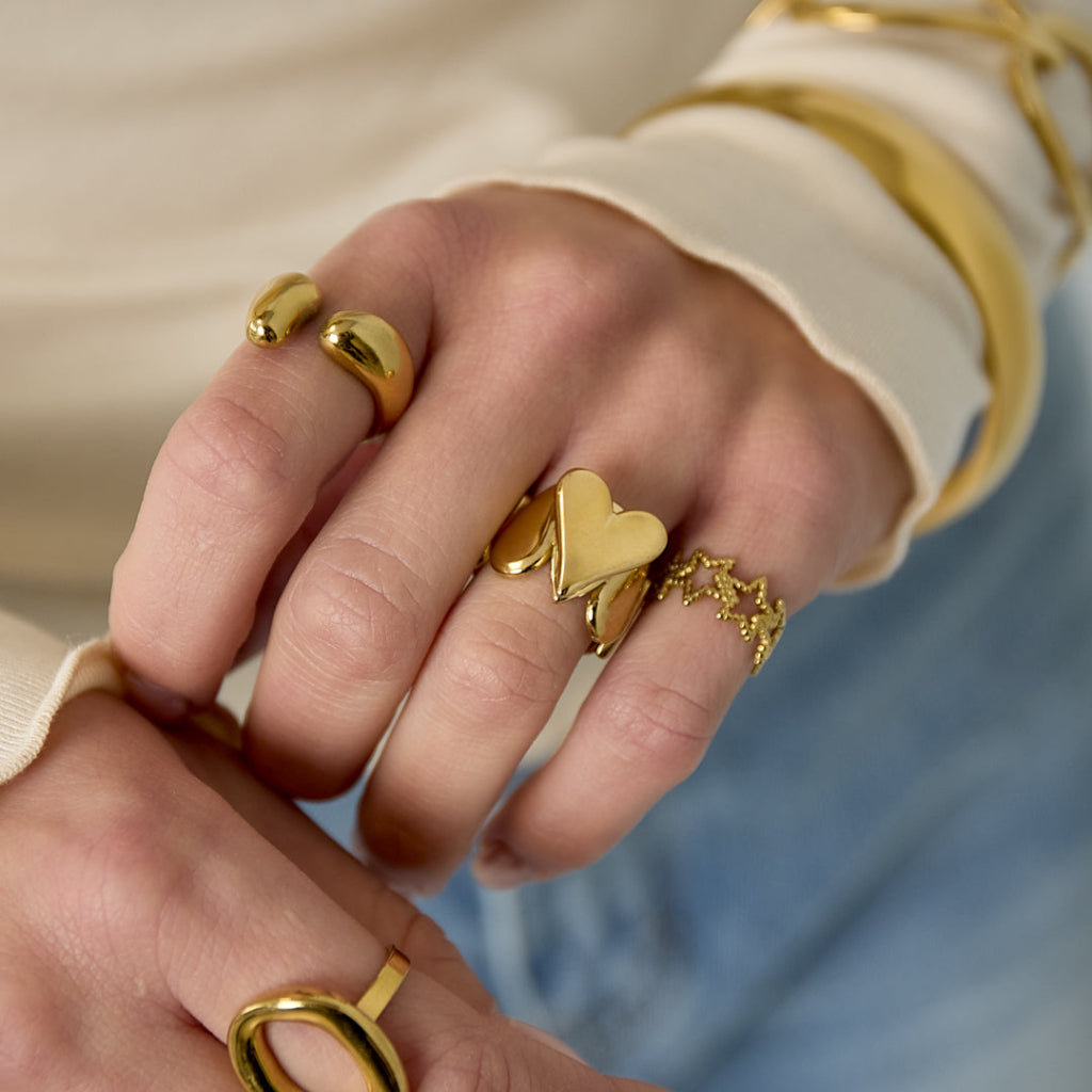 Verstelbare statement ring met hartdetails